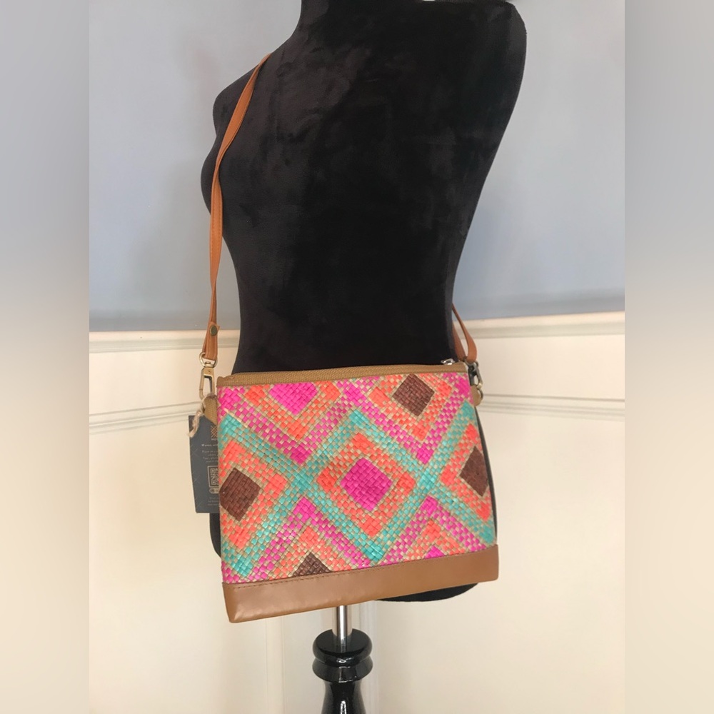 Colorful Handwoven Crossbody Straw Pouch Bag  NWT,